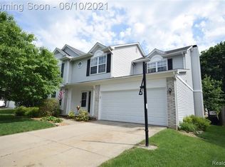 810 2nd St, Fenton, MI 48430