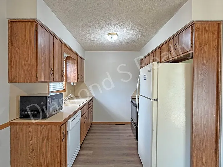 3360 E Salem St — Photo 4