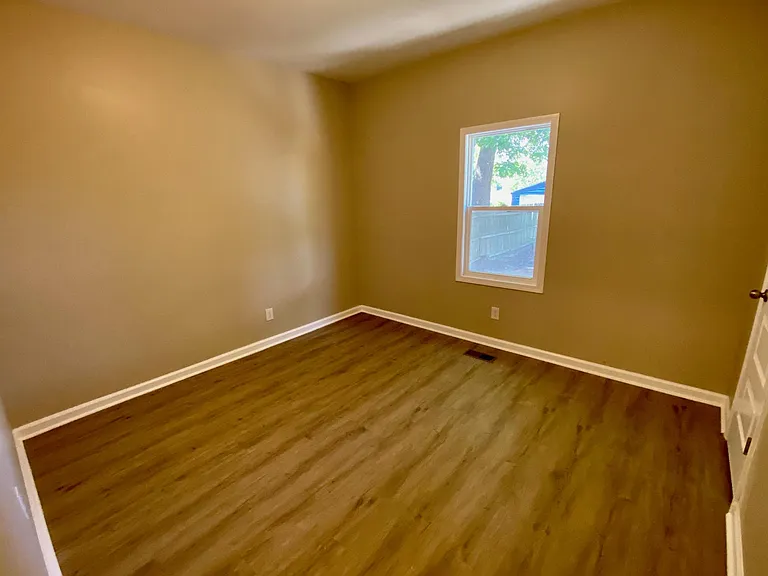 429 N Linwood Ave — Photo 6
