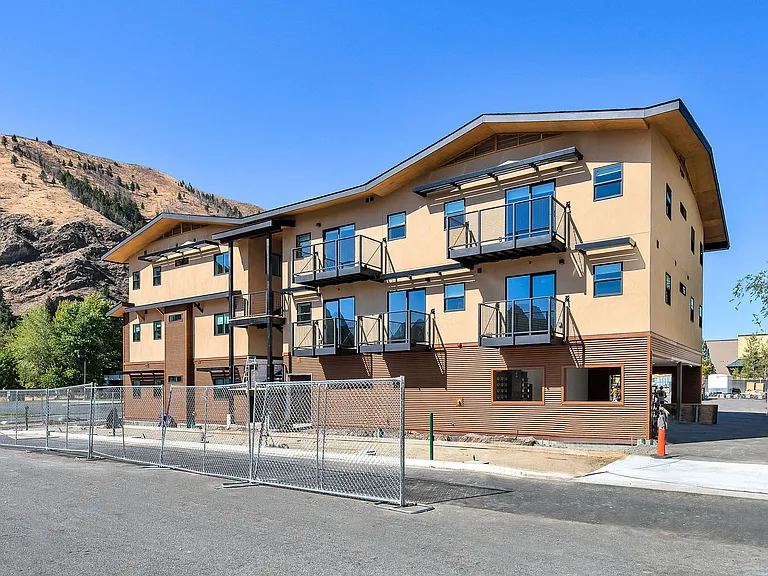 Saddle Lofts Apartments — Photo 47