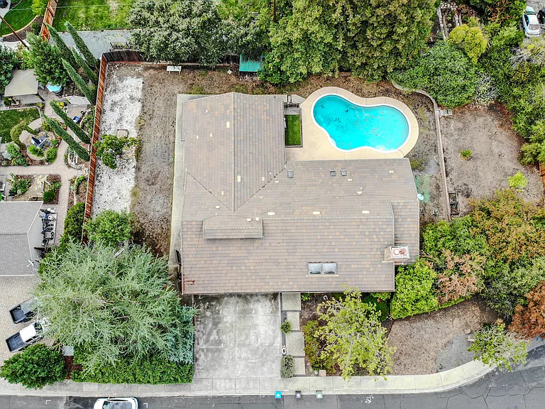 327 Clarkin Ct — Photo 42