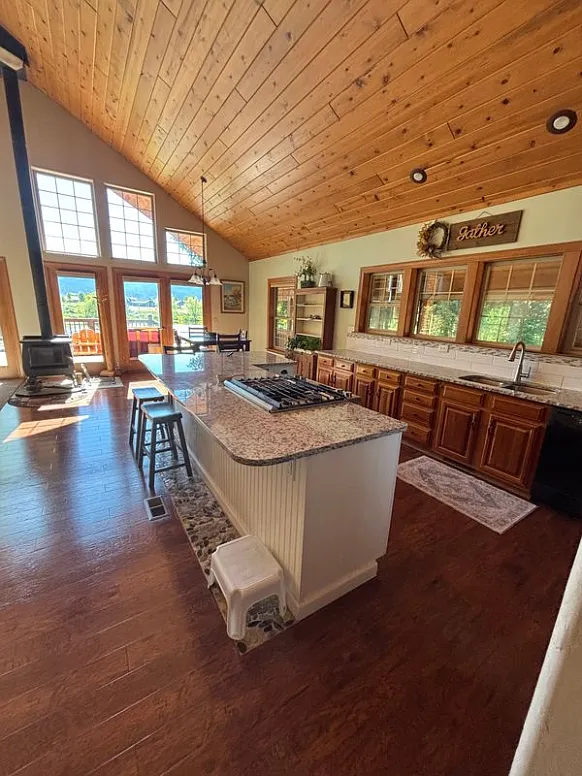 3 bed, 1974 sqft, $2,500 — Photo 4