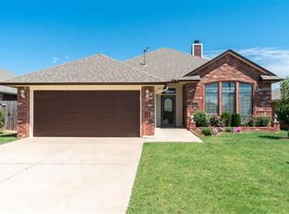 713 NE 21st St, Moore, OK 73160