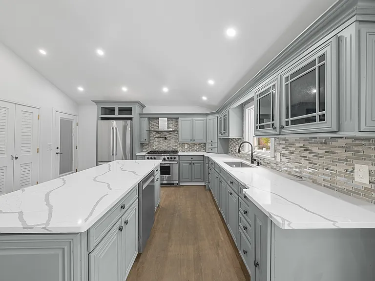 257 Southlawn Ave — Photo 12