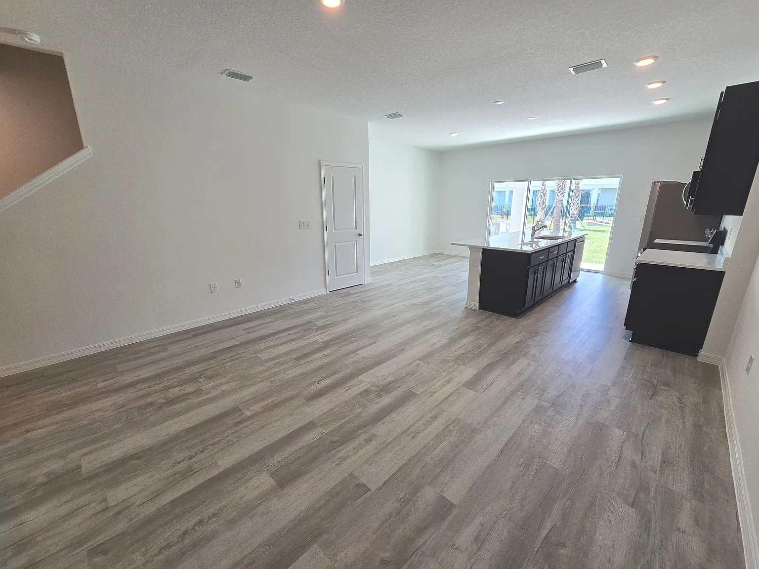3 bed, 1722 sqft, $1,995 — Photo 4