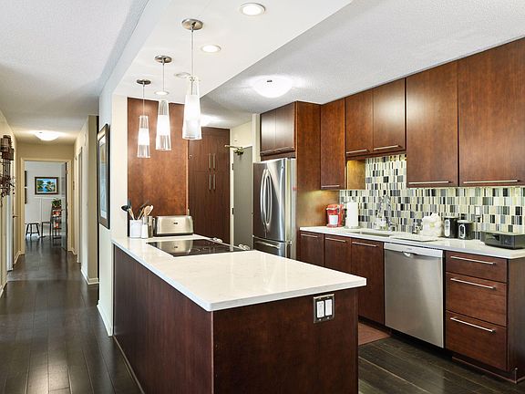 4th image of 1425 W 28th St APT 202