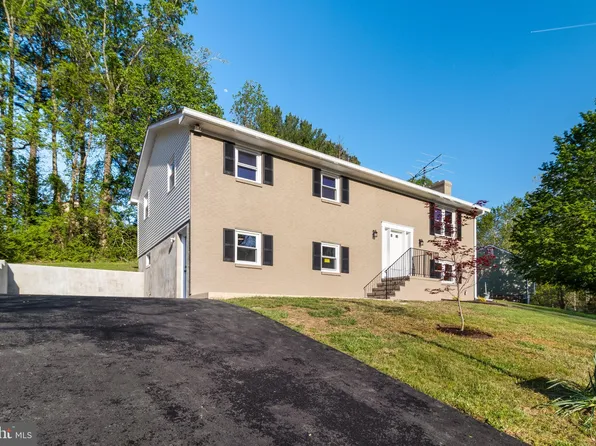 25 Valley Dr, Huntingtown, MD 20639