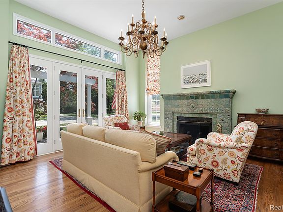 5th image of 209 Chesterfield Ave