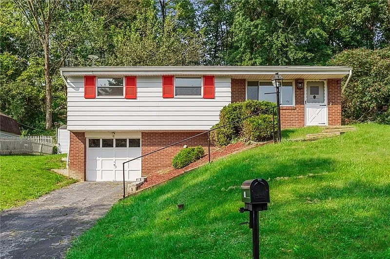 700 Moonstone Dr photo 1