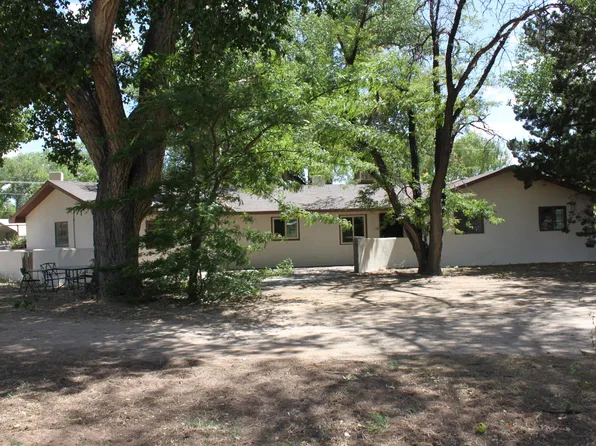 10120 Loretta Dr NW, Albuquerque, NM 87114