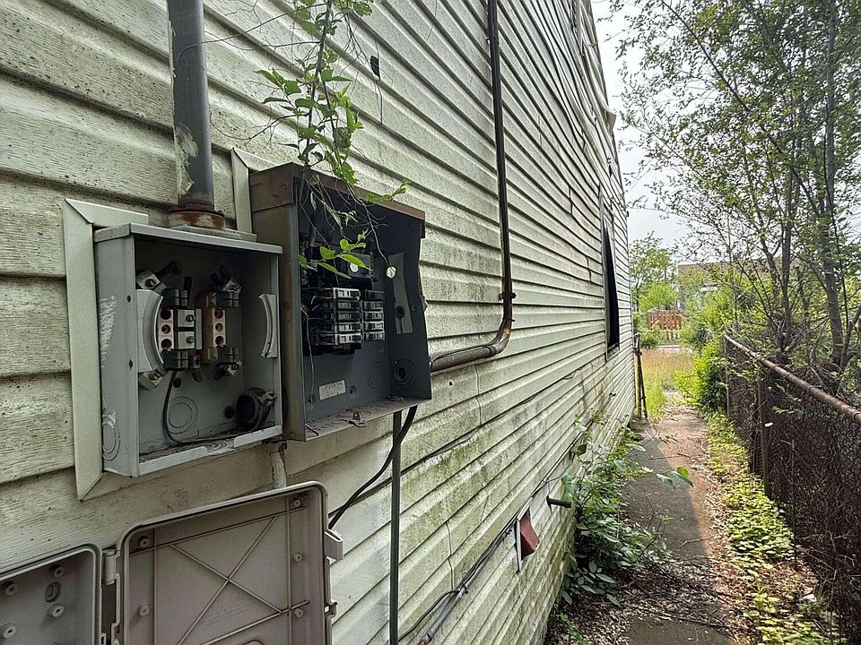 2nd image of 2131 Kentucky St