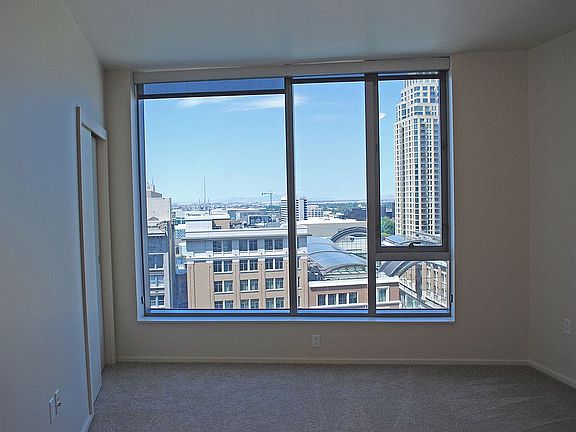 4th image of 35 E 100 S APT 1001