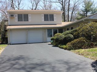 25 Gables Blvd, Setauket, NY 11733