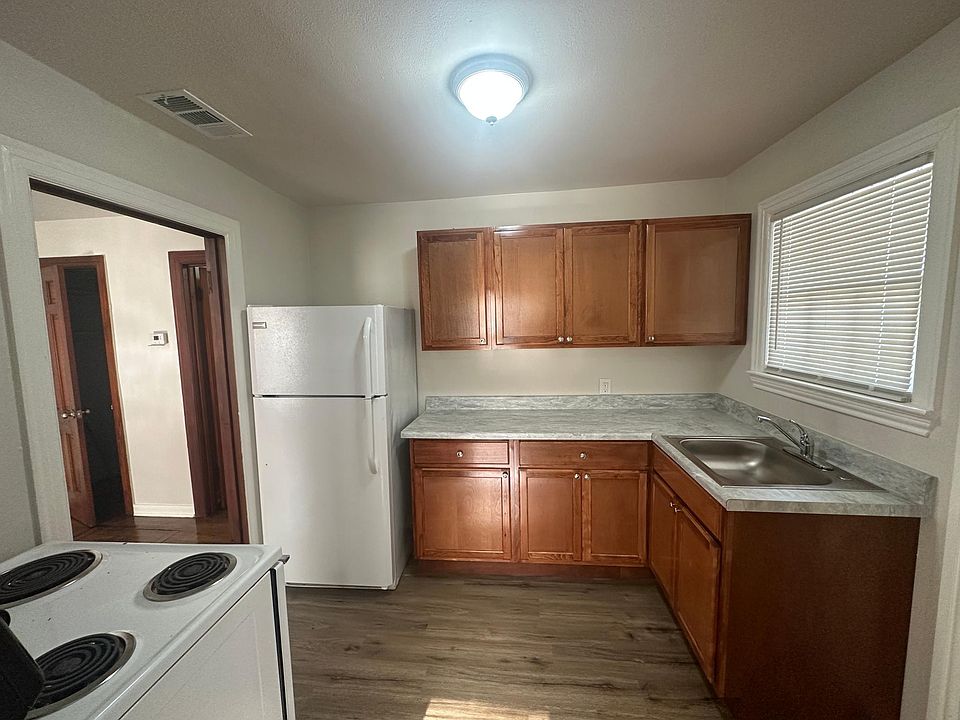 1st image of 215 Kerby St #215