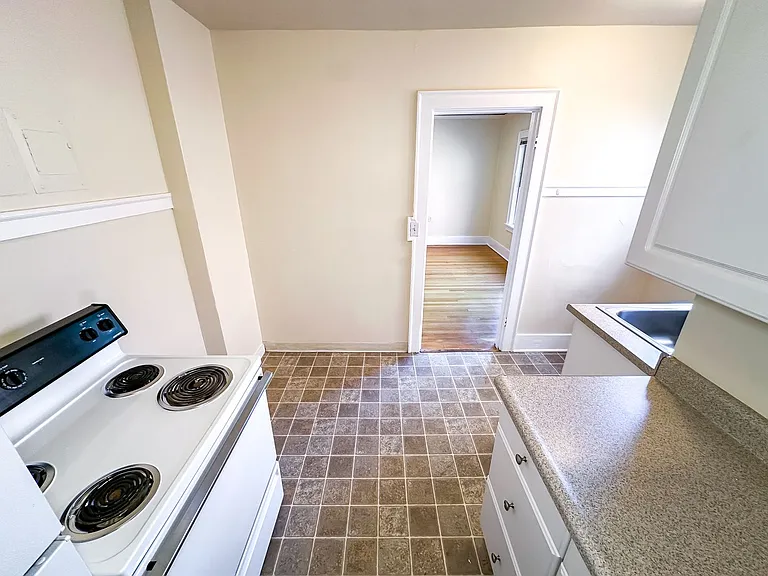 Belmont Apartments — Photo 11