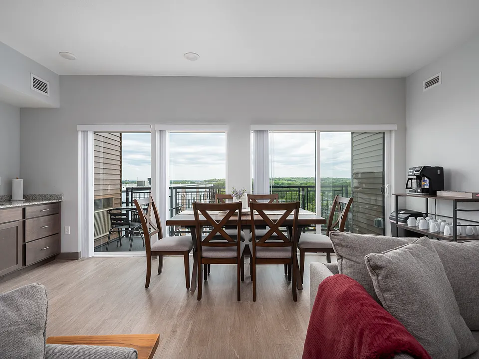Residence at Discovery Square - 511 3rd Avenue Southwest