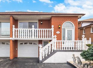 3938 Midhurst Ln, Mississauga, ON L4Z1C7