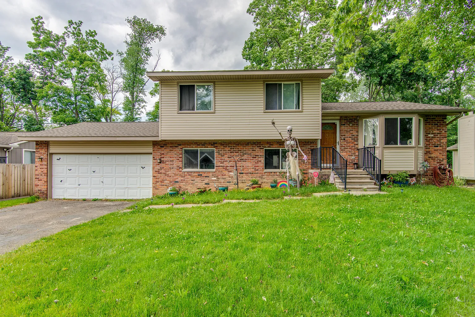 6738 Buckland Ave photo 1