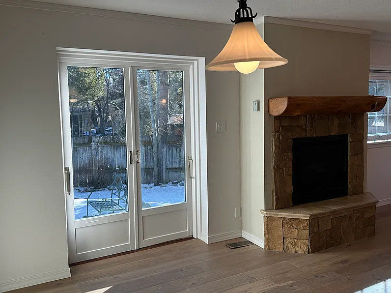 1250 Queen Of The Hills Dr — Photo 4
