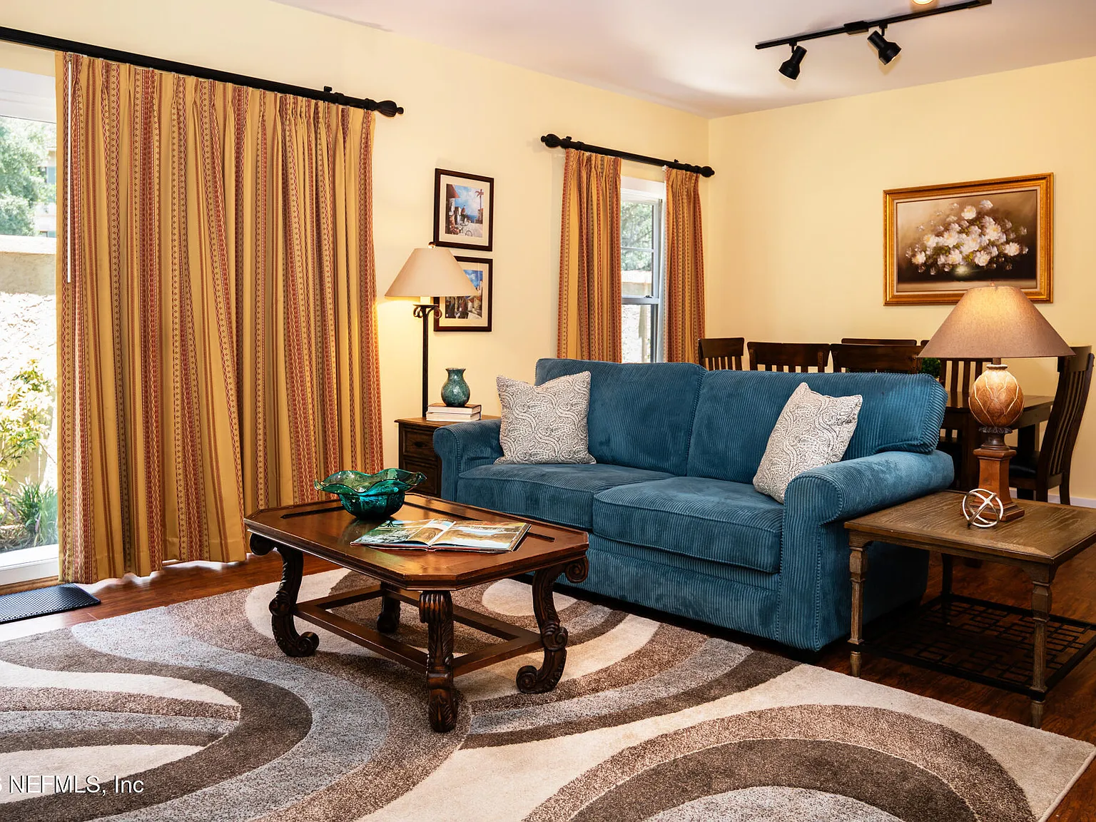 2 bed, 2.0 bath, 1332 sqft, $4,200 — Photo 3