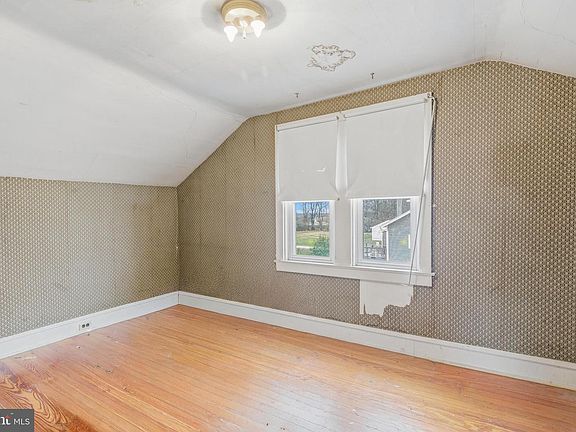 3rd image of 13 Glenwood Ave
