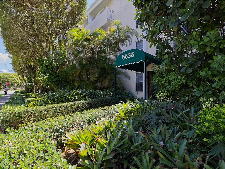5838 SW 74th Ter #317 — Photo 4