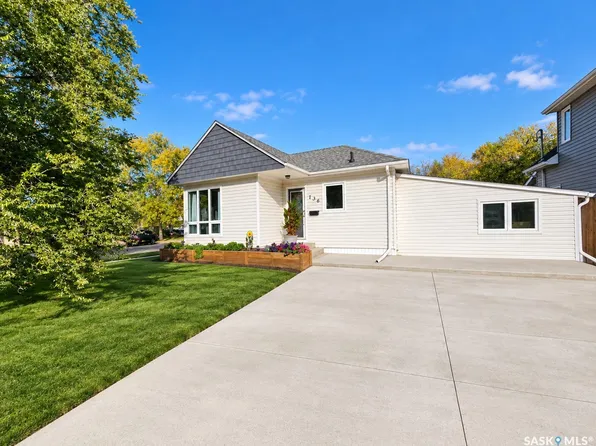 136 10th Street NE, Weyburn, SK S4H 1G9