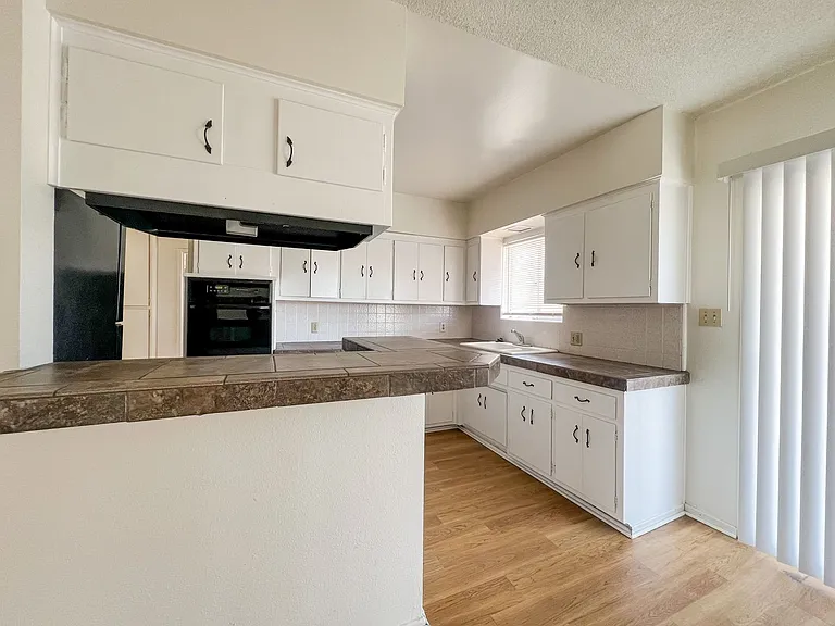 6256 Lupine Ave — Photo 5