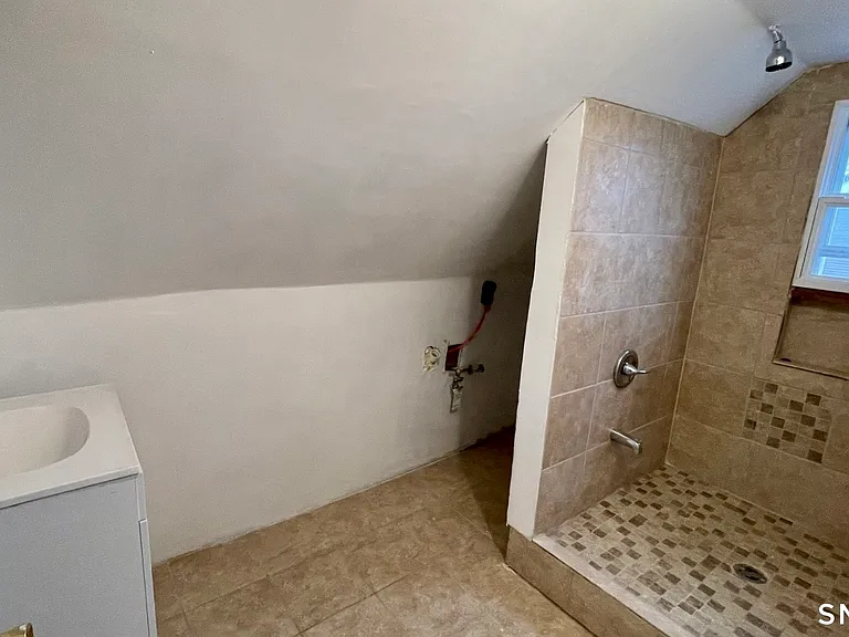 58 E Pearl St — Photo 15