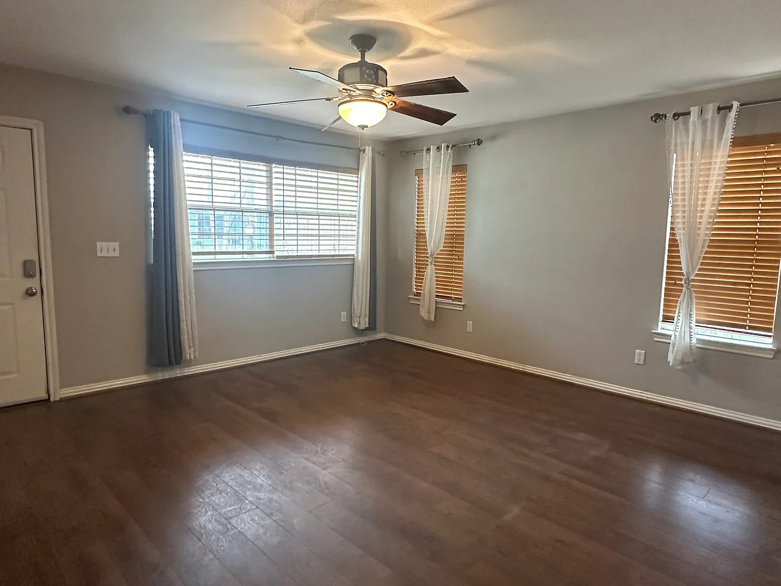 3 bedroom home — Photo 4