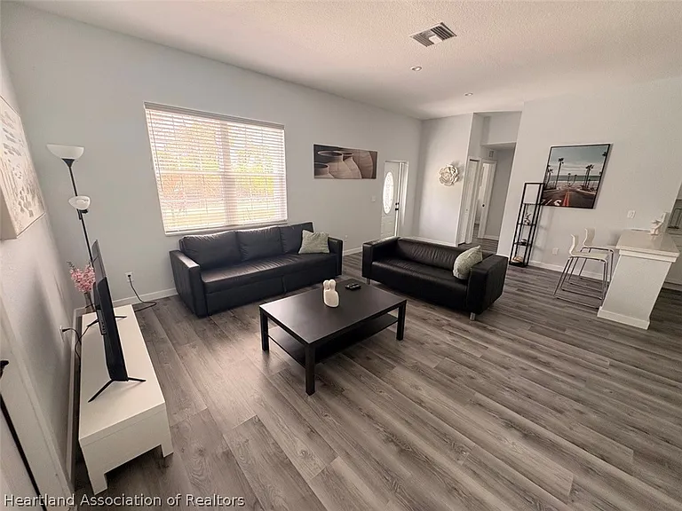 115 Fire Island Ave NE — Photo 4
