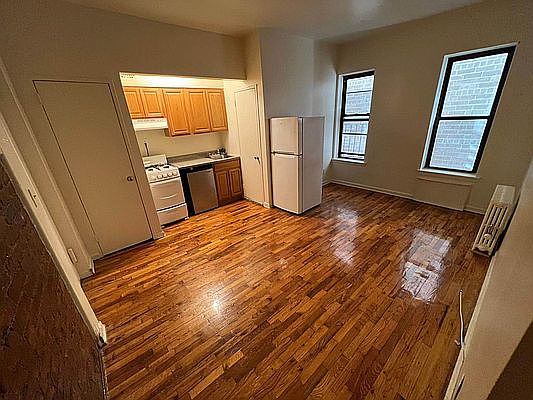 1st image of 220 E 29th St #4GS