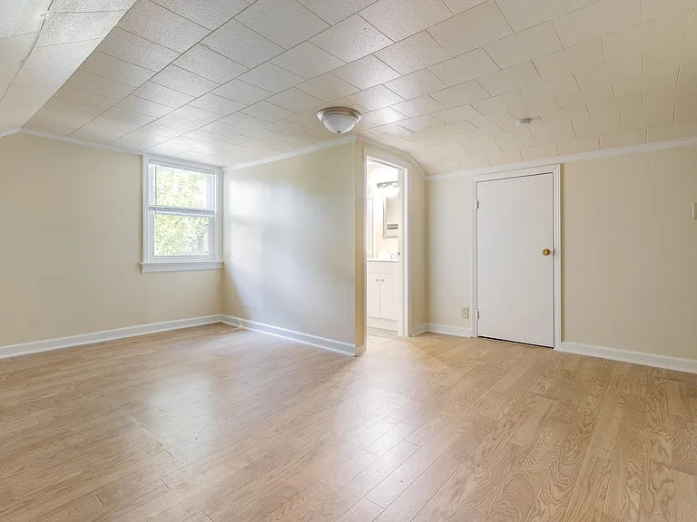315 N Maple St — Photo 11