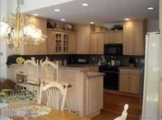 55 Lewis Ln, Syosset, NY 11791