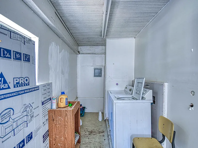 464 College Ave — Photo 33