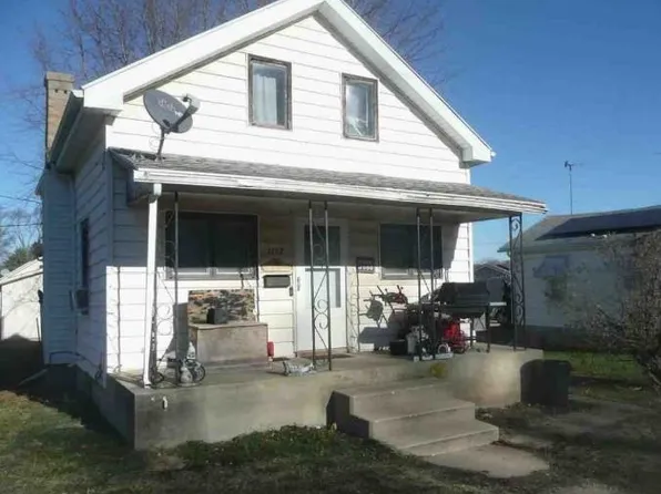 1152 W Beach St, Freeport, IL 61032