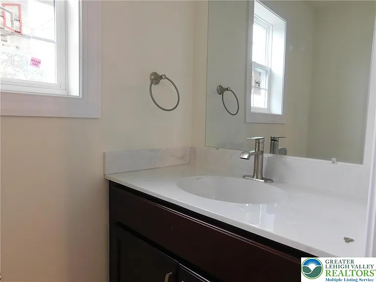 1549 Burkhardt St #C — Photo 12