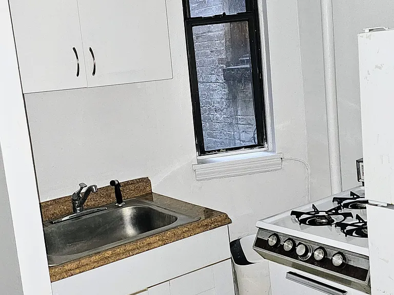 406 E 83rd St #4C — Photo 3