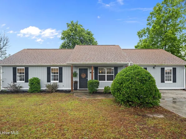 303 Foxtrace Lane, Hubert, NC 28539