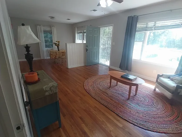 1428 Charlotte St — Photo 5