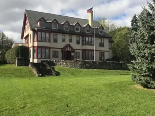 50 Grove Dr APT 1C, Canandaigua, NY 14424