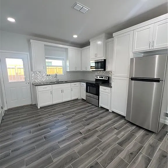 1909 Elsham Ave #2 — Photo 3