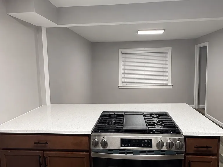 512 Macfarlane Dr — Photo 2