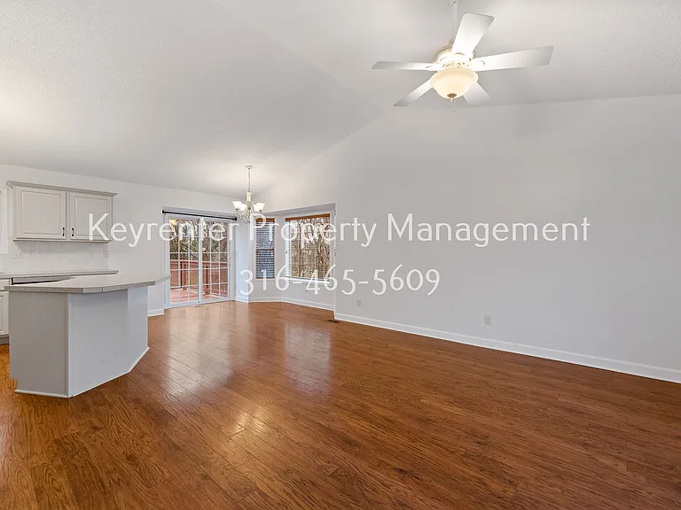 517 E Minneha Ave — Photo 12