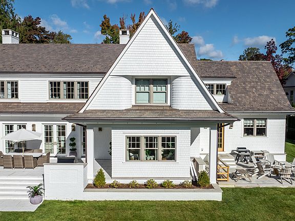 4th image of 56 Winthrop Dr