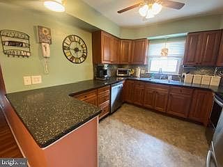 4th image of 7839 Lawndale Ave