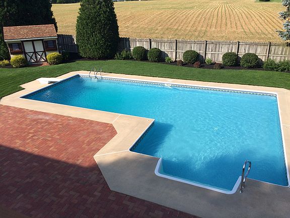 Beautiful backyard with pool