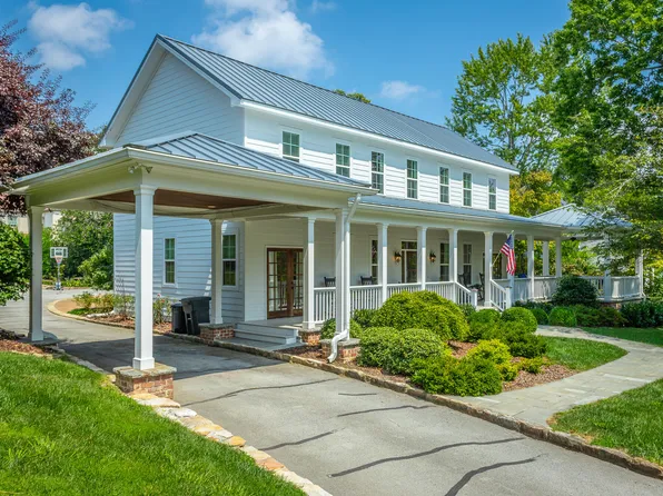 111 Sylvan Dr, Lookout Mountain, TN 37350