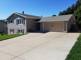 910 N 31st St, Bismarck, ND 58501