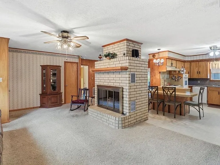1335 Kathy Ave — Photo 4